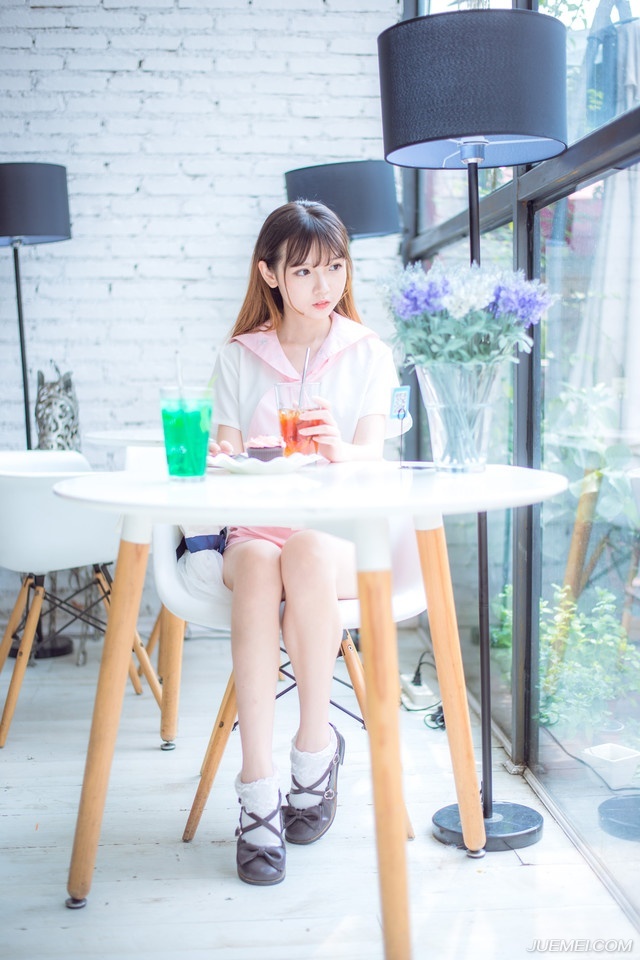 只听刘璝低沉的声音里，隐隐带着几分咆哮：“我为刘家出生入死，浴血拼杀，刘璋却在后方私通我妻子，更暗谋害我，非我不忠，奈何刘璋昏庸无道，更要绝我生路，今日回来，刘璝也没想过活着出去，将军，我刘璝今日，要反了！”
